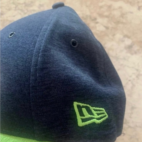 New Era 39thirty Seattle Seahawks Fitted Hat Size medium Large - Picture 7 of 7